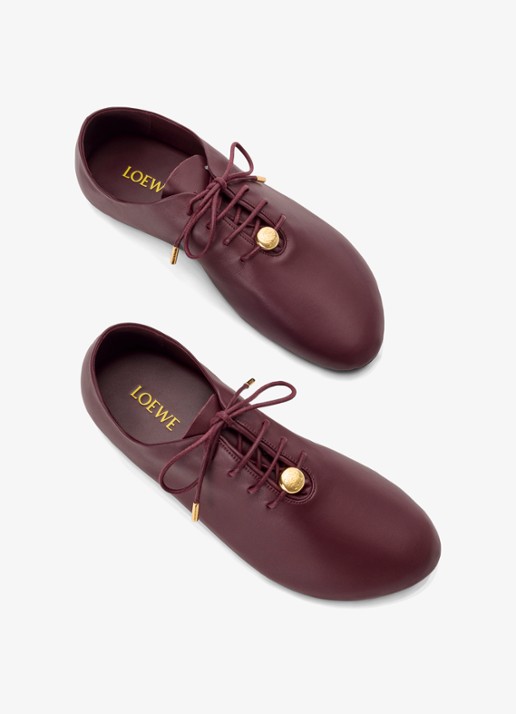LOEWE Pebble Soft Lace-Up sneaker van kalfsleer - detail 3 donkerrood