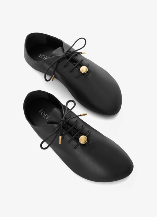 LOEWE Pebble Soft Lace-Up sneaker van kalfsleer - detail 3 zwart