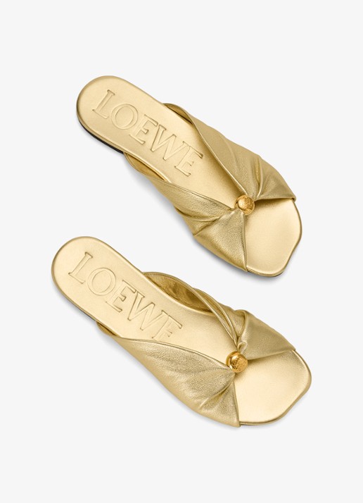 LOEWE Pebble Soft slipper van lamsleer met metallic finish - detail 3 goud