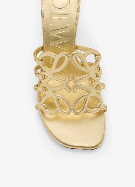 LOEWE Petal Anagram muiltje van lamsleer met metallic finish - detail 2 goud