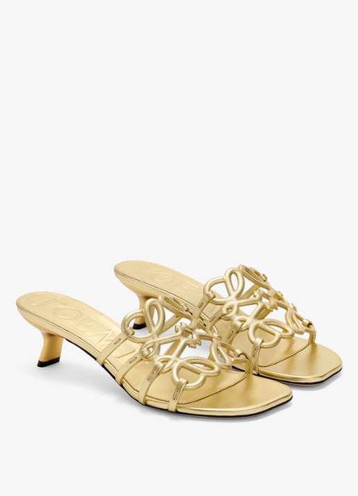 LOEWE Petal Anagram muiltje van lamsleer met metallic finish - voorkant 4 goud