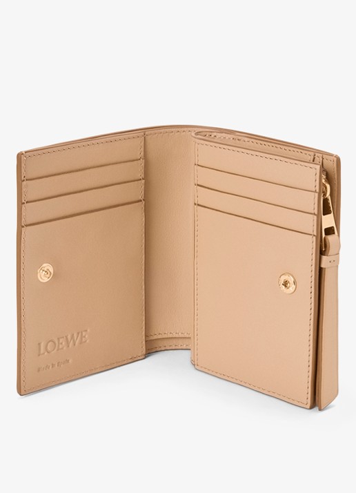 LOEWE Puzzle Compact portemonnee van kalfsleer - voorkant 2 gebroken wit