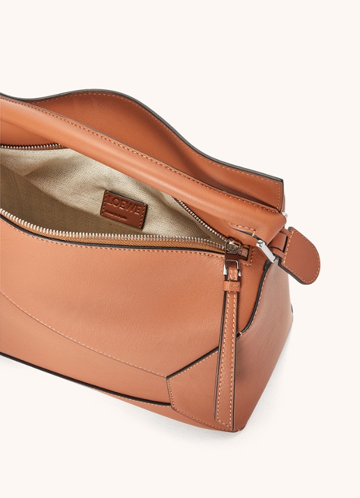 LOEWE Puzzle Edge handtas van kalfsleer - detail 5 cognac