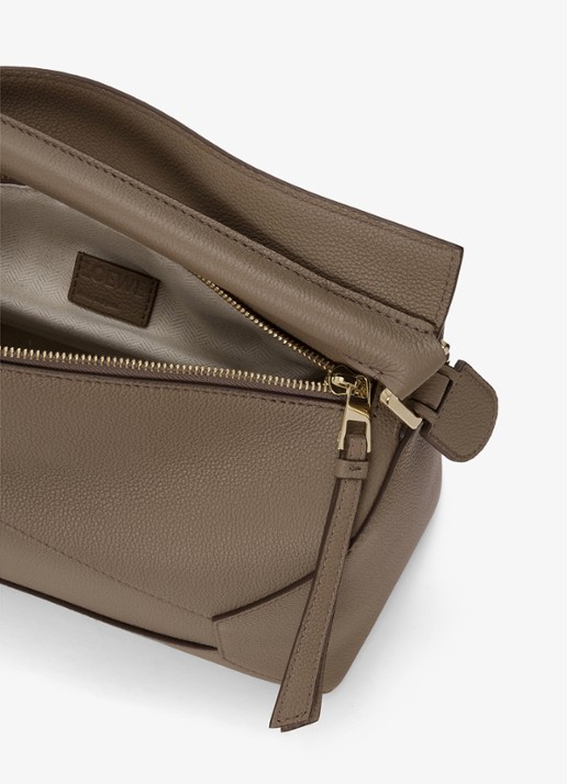 LOEWE Puzzle Edge Medium handtas van kalfsleer - detail 5 taupe