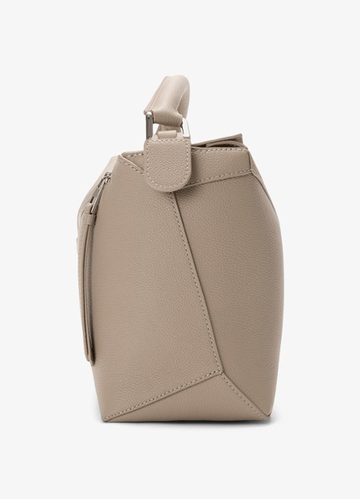LOEWE Puzzle Edge Medium handtas van kalfsleer - detail 3 zand