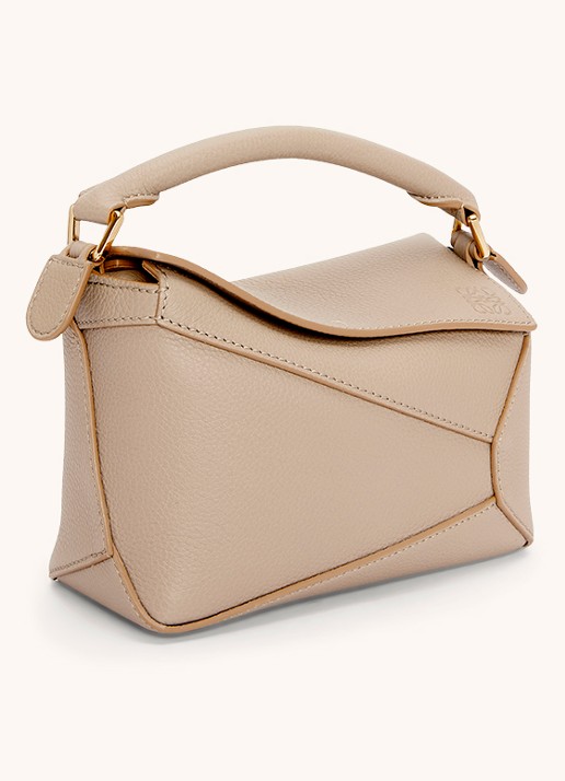 LOEWE Puzzle Edge Mini handtas van kalfsleer - achterkant 6 zand