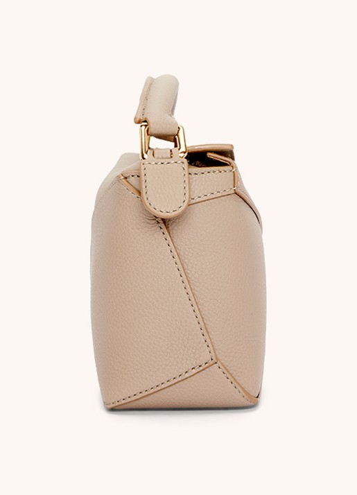 LOEWE Puzzle Edge Mini handtas van kalfsleer - detail zand