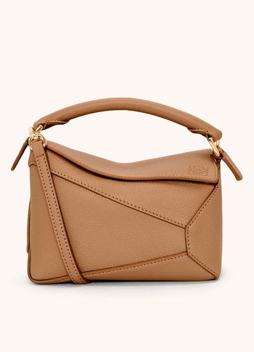 LOEWE Puzzle Edge Mini handtas van kalfsleer - voorkant lichtbruin