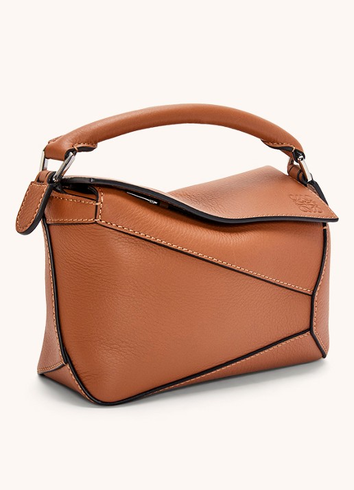 LOEWE Puzzle Edge Mini handtas van kalfsleer - achterkant lichtbruin