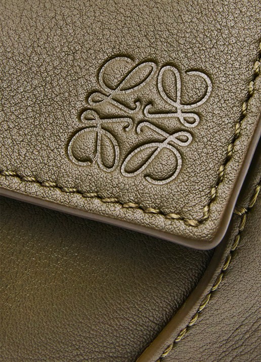 LOEWE Puzzle Edge Mini handtas van kalfsleer - detail 5 bronsgroen