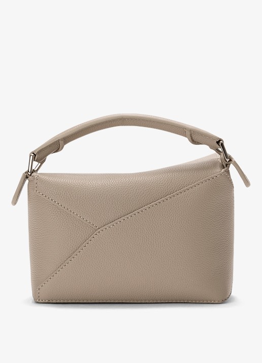 LOEWE Puzzle Edge Mini handtas van kalfsleer - achterkant zand