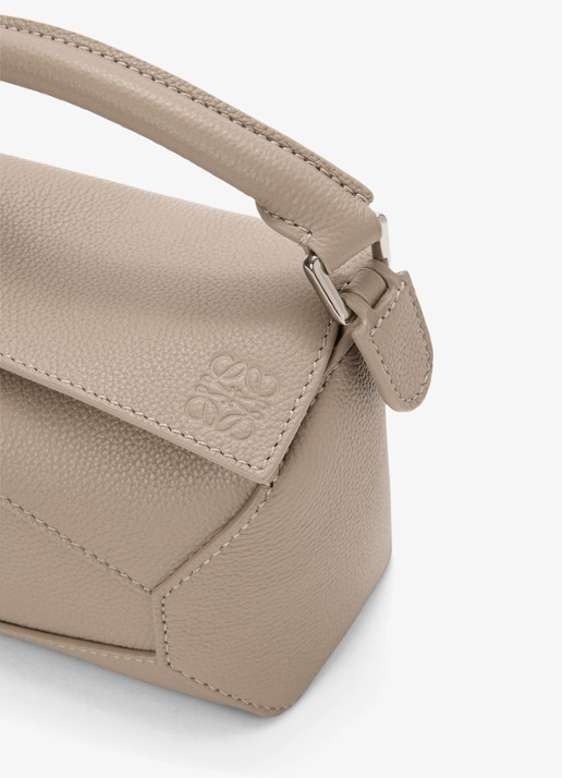 LOEWE Puzzle Edge Mini handtas van kalfsleer - detail 7 zand