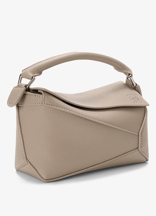 LOEWE Puzzle Edge Mini handtas van kalfsleer - voorkant 3 zand