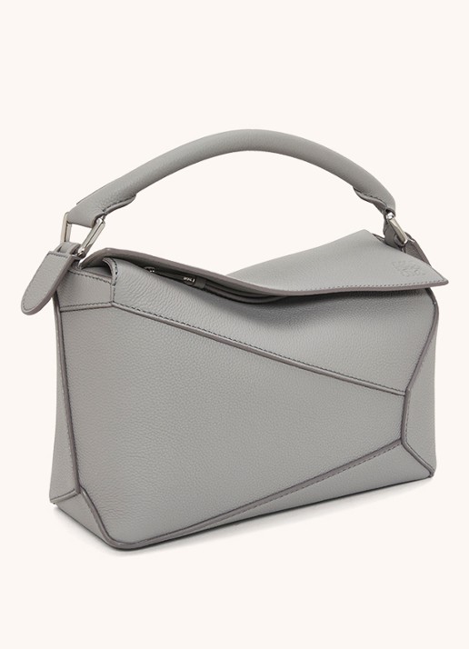 LOEWE Puzzle Edge Small handtas van kalfsleer - achterkant lichtgrijs
