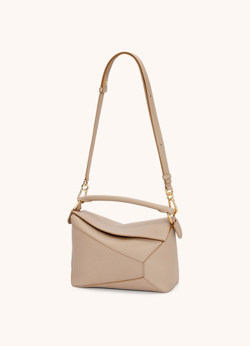 LOEWE Puzzle Edge Small handtas van kalfsleer - detail 3 zand