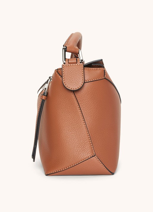 LOEWE Puzzle Edge Small handtas van kalfsleer - achterkant 6 lichtbruin