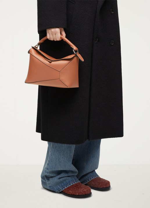 LOEWE Puzzle Edge Small handtas van kalfsleer - voorkant 8 lichtbruin