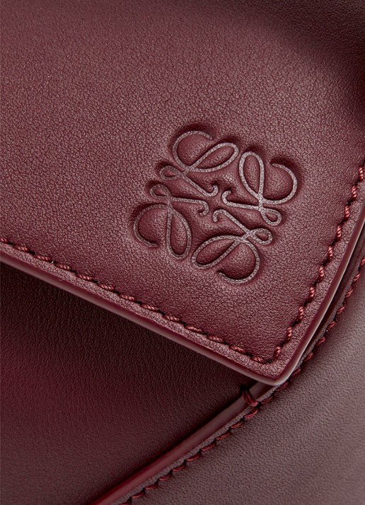 LOEWE Puzzle Edge Small handtas van kalfsleer - detail 6 bordeauxrood