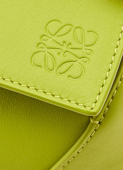 LOEWE Puzzle Edge Small handtas van kalfsleer - detail 7 lime