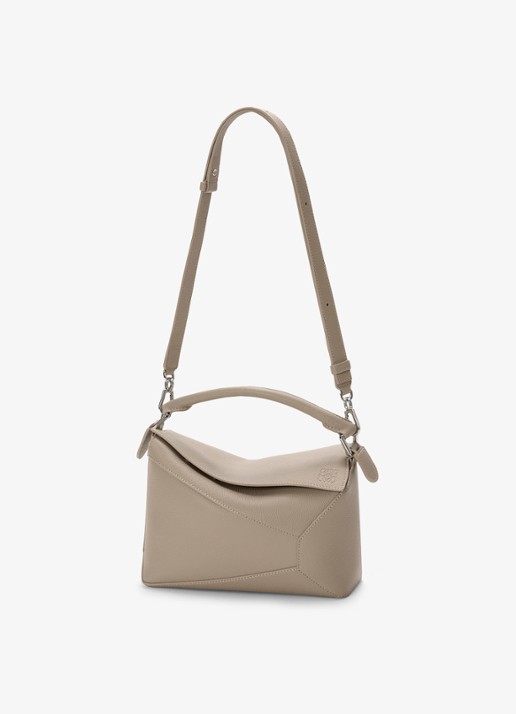 LOEWE Puzzle Edge Small handtas van kalfsleer - detail 3 zand
