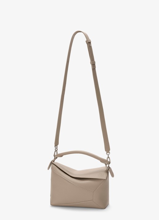 LOEWE Puzzle Edge Small handtas van kalfsleer - detail 4 zand