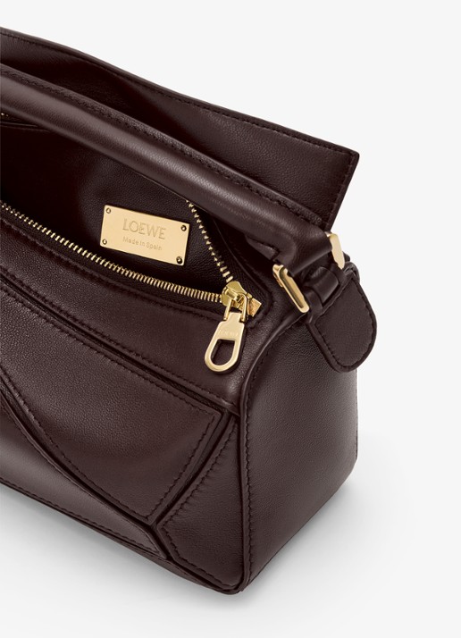 LOEWE Puzzle Featherlight Mini handtas van kalfsleer - detail 4 donkerbruin