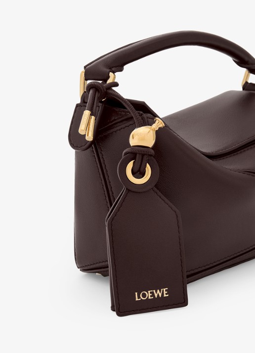 LOEWE Puzzle Featherlight Mini handtas van kalfsleer - detail 5 donkerbruin