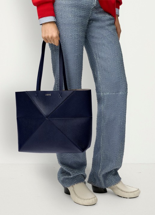 LOEWE Puzzle Fold Horizontal Medium shopper van kalfsleer - detail 5 donkerblauw