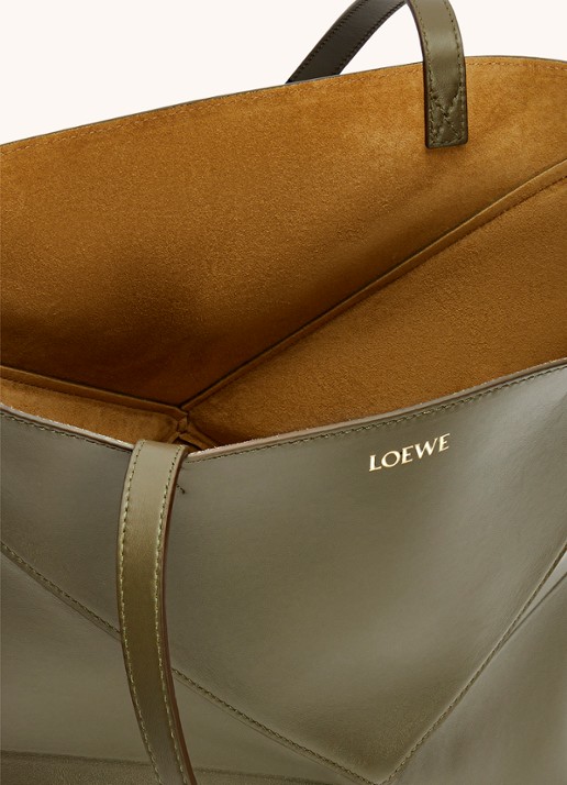LOEWE Puzzle Fold Medium shopper van kalfsleer - detail 7 bronsgroen