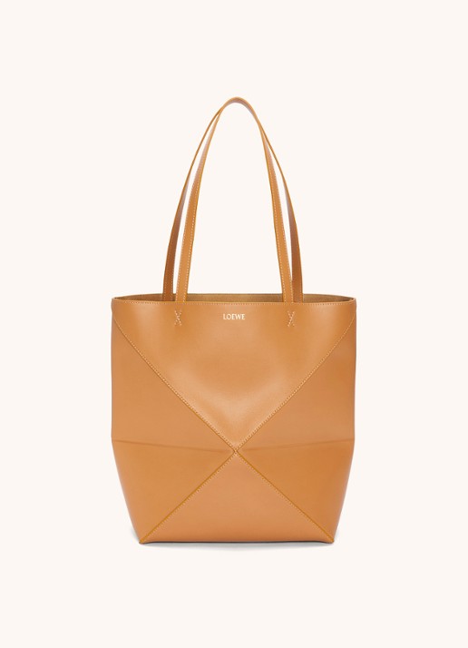 LOEWE Puzzle Fold Medium shopper van kalfsleer - voorkant camel