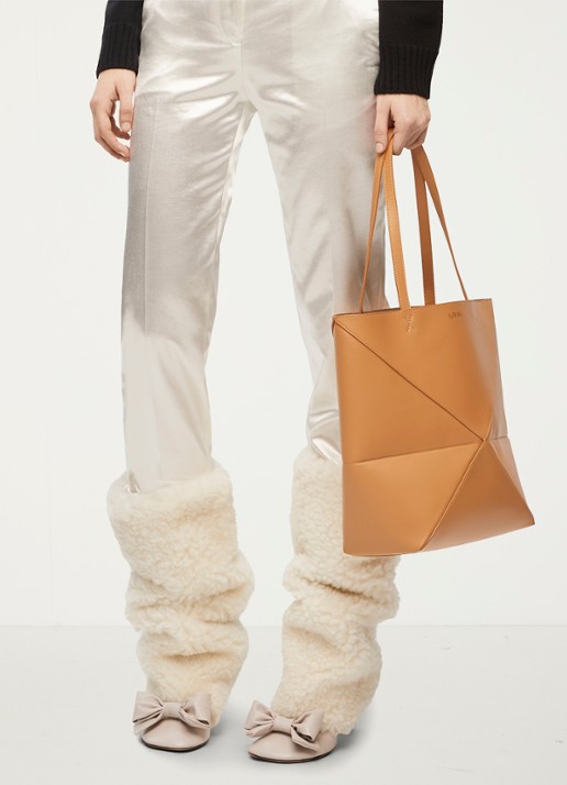 LOEWE Puzzle Fold Medium shopper van kalfsleer - voorkant 2 camel