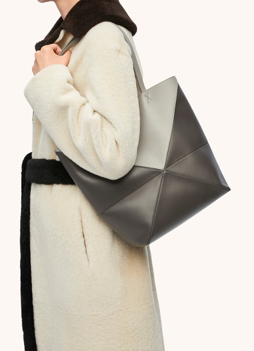 LOEWE Puzzle Fold Medium shopper van kalfsleer - detail 8 lichtgrijs