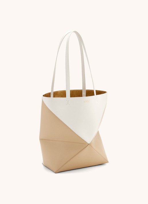 LOEWE Puzzle Fold Medium shopper van kalfsleer - achterkant 3 zand