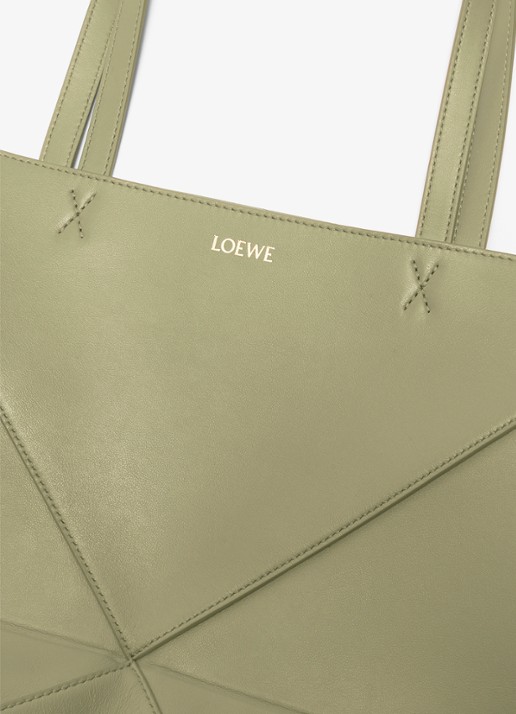 LOEWE Puzzle Fold Medium shopper van kalfsleer - detail 2 olijfgroen