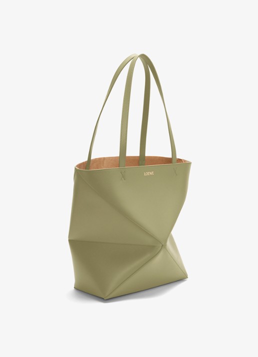 LOEWE Puzzle Fold Medium shopper van kalfsleer - voorkant 8 olijfgroen