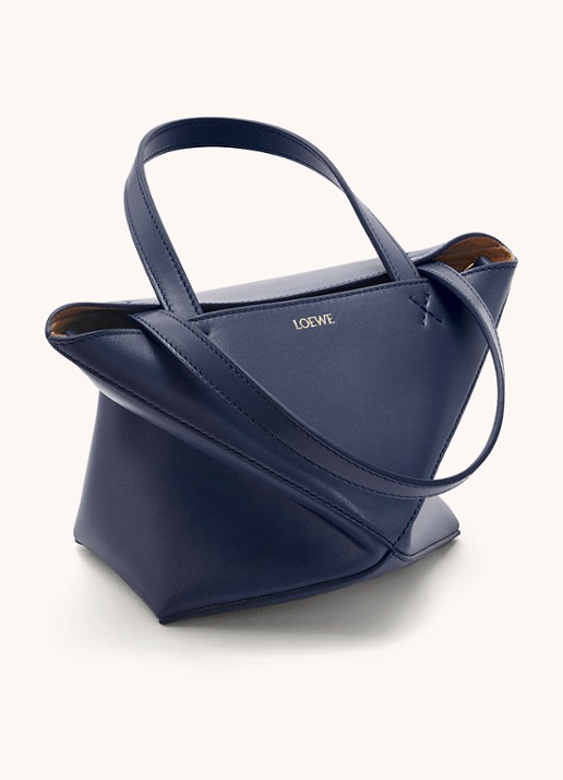 LOEWE Puzzle Fold Mini shopper van kalfsleer - detail 6 donkerblauw