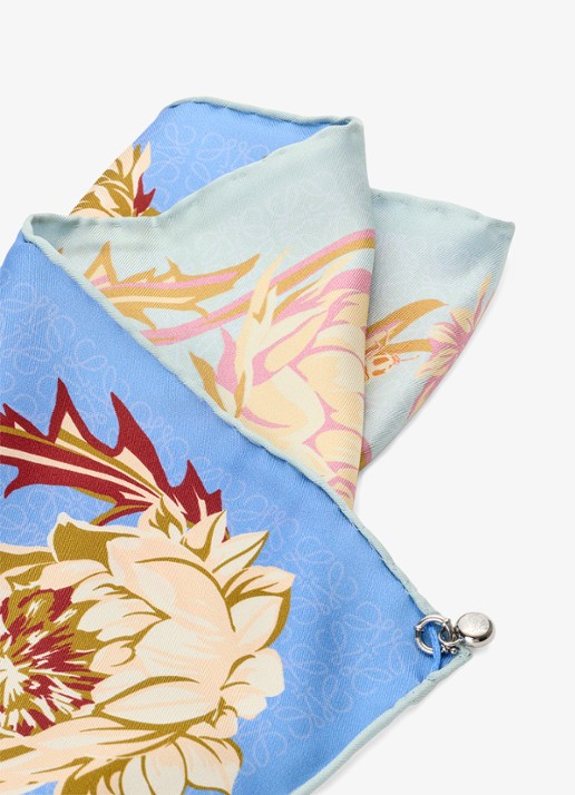 LOEWE Reversible sjaal van zijde met logoprint 90 x 90 cm - detail 5 blauw