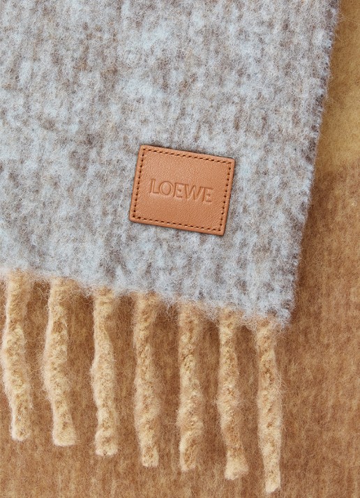 LOEWE Sjaal in alpaca wolblend met print 185 x 23 cm - detail 5 camel