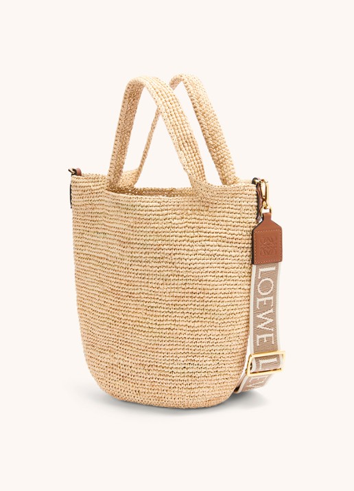 LOEWE Slit schoudertas van raffia met kalfsleren details - achterkant camel