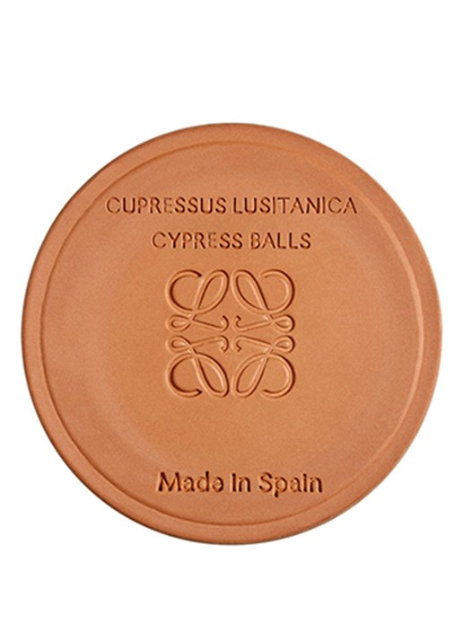LOEWE Small Cypress Balls Candle - geurkaars 170 gram - detail 2 undefined