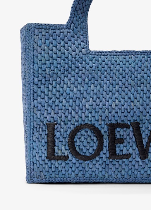 LOEWE Small shopper van raffia met logoborduring - detail 4 blauw