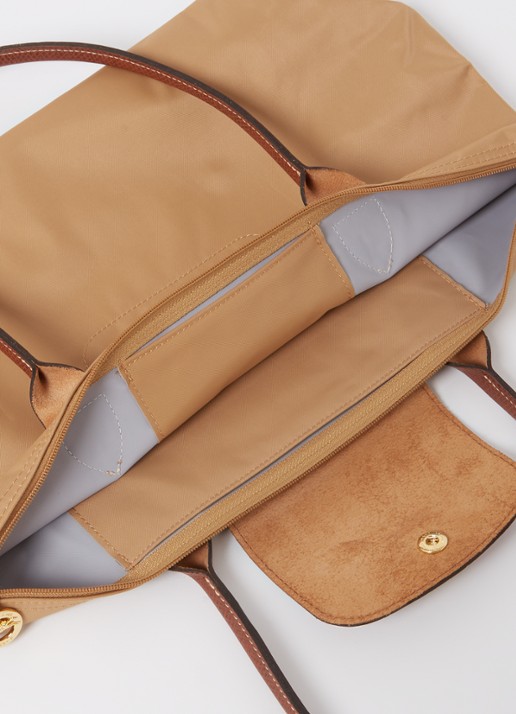 Longchamp Le Pliage schoudertas M met leren details - detail camel