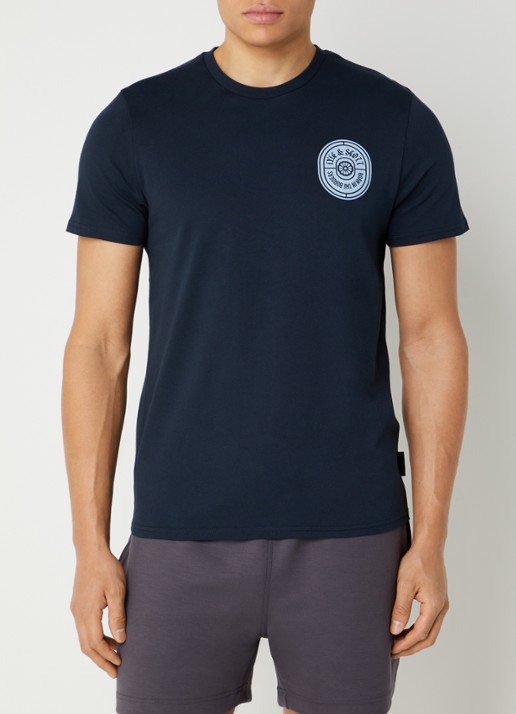 Lyle & Scott Borders T-shirt met logo- en backprint - achterkant 4 donkerblauw