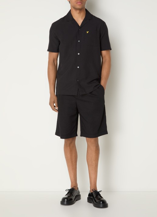 Lyle & Scott Crinkle Resort regular fit overhemd met borstzak - voorkant 2 zwart