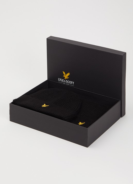Lyle & Scott Ribgebreide muts en sjaal 180 x 33 cm in giftbox - voorkant zwart