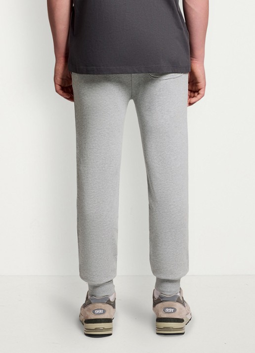 Lyle & Scott Tapered fit joggingbroek met logoborduring - voorkant 2 lichtgrijs