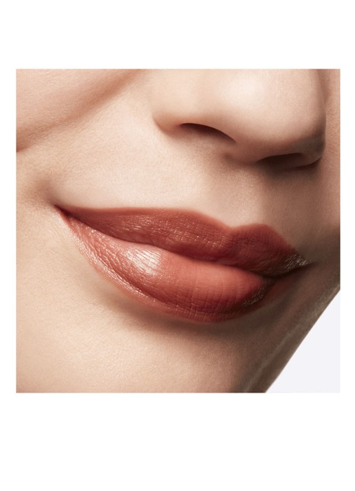 M·A·C Lustreglass Sheer-Shine Lipstick - detail 4 60 kissmet