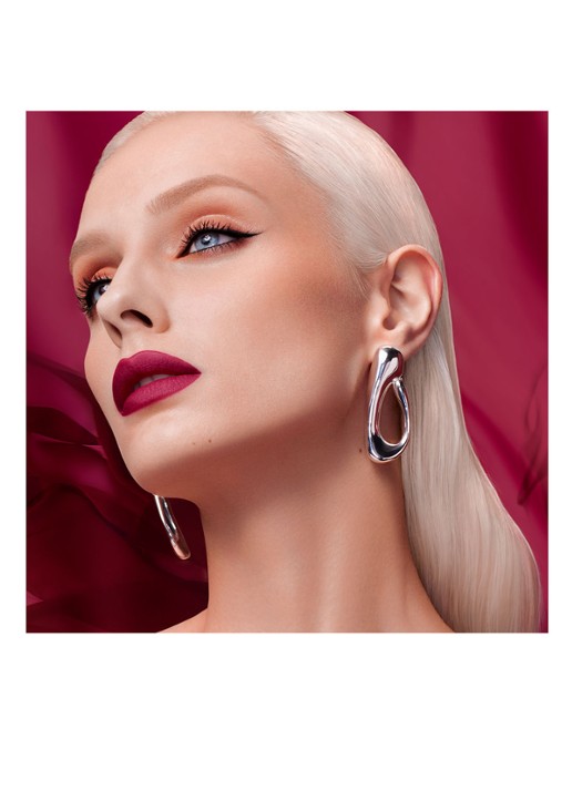 M·A·C Powder Kiss Velvet Blur Slim Stick - lipstick - detail 4 wild rebel