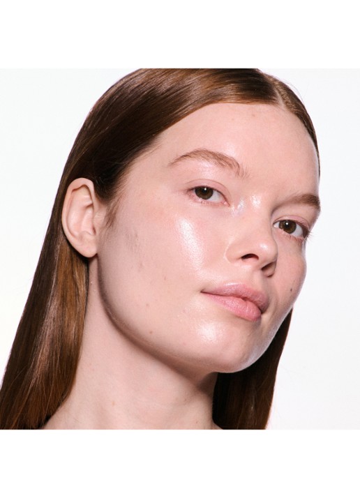 M·A·C Skinfinish Lightstruck Liquid Highlighter - detail 5 glacial