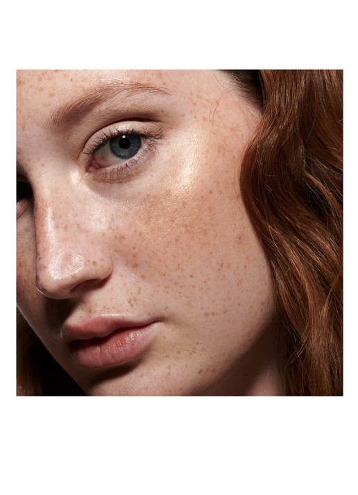 M·A·C Strobe Beam Liquid Blush - vloeibare blush - detail 4 01 lightning